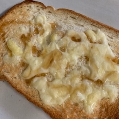 チーズと蜂蜜のトースト、美味しいですよね♥
朝ごはんに頂きました(*´ｰ`*)